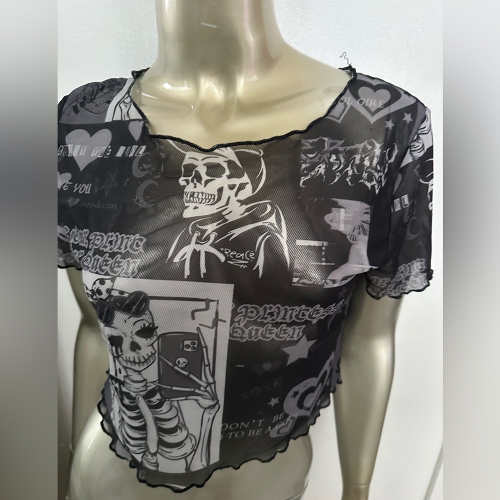 ROMWE Black Graphic Crop Top